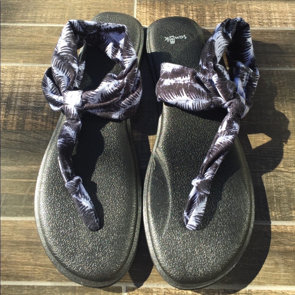 Black and White Palm Leaf Sanuk Sandals